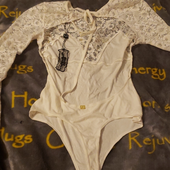Final sale* for the love and lemons daisy body suit medium - Picture 5 of 8